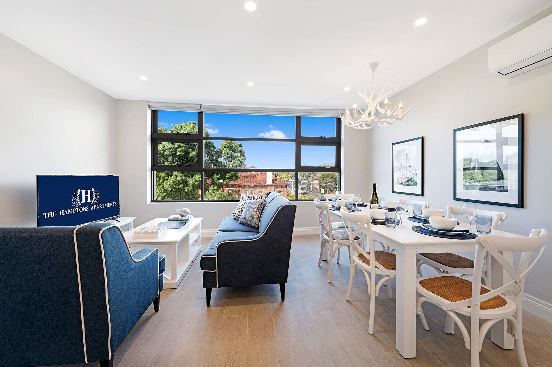 St Kilda One-Bed Apartment Queen Bed, Secure Entry & Lift, & Free Street Parking Readily Available