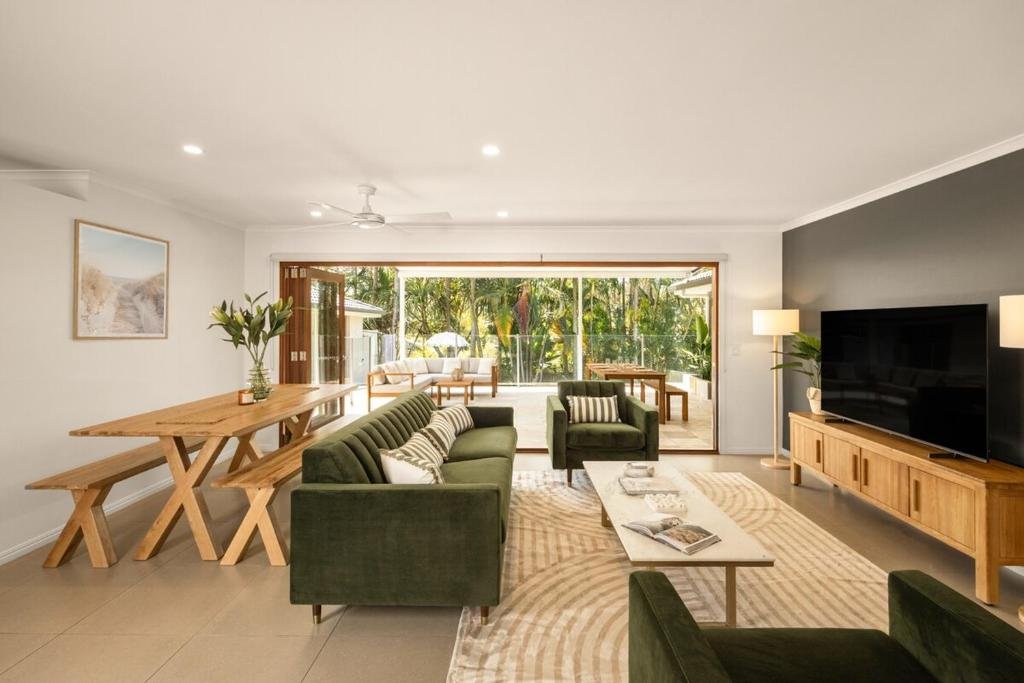 Gold Coast Oasis, 5BR Family Retreat, Pool