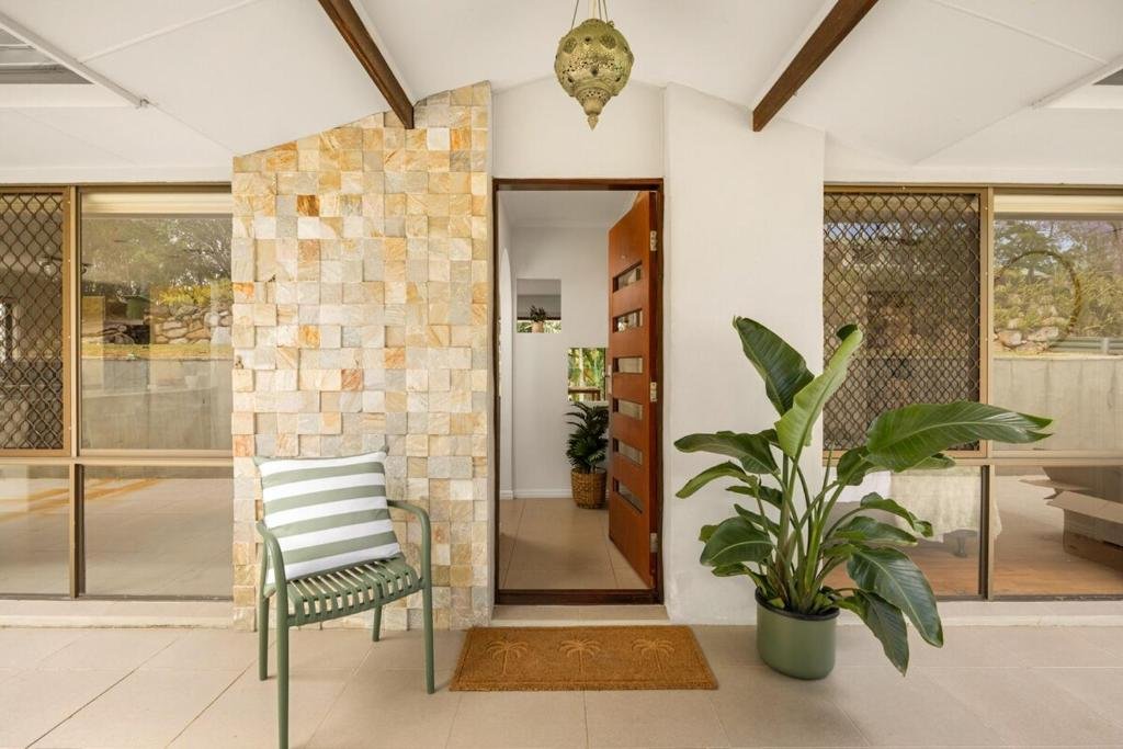 Gold Coast Oasis, 5BR Family Retreat, Pool photo 2