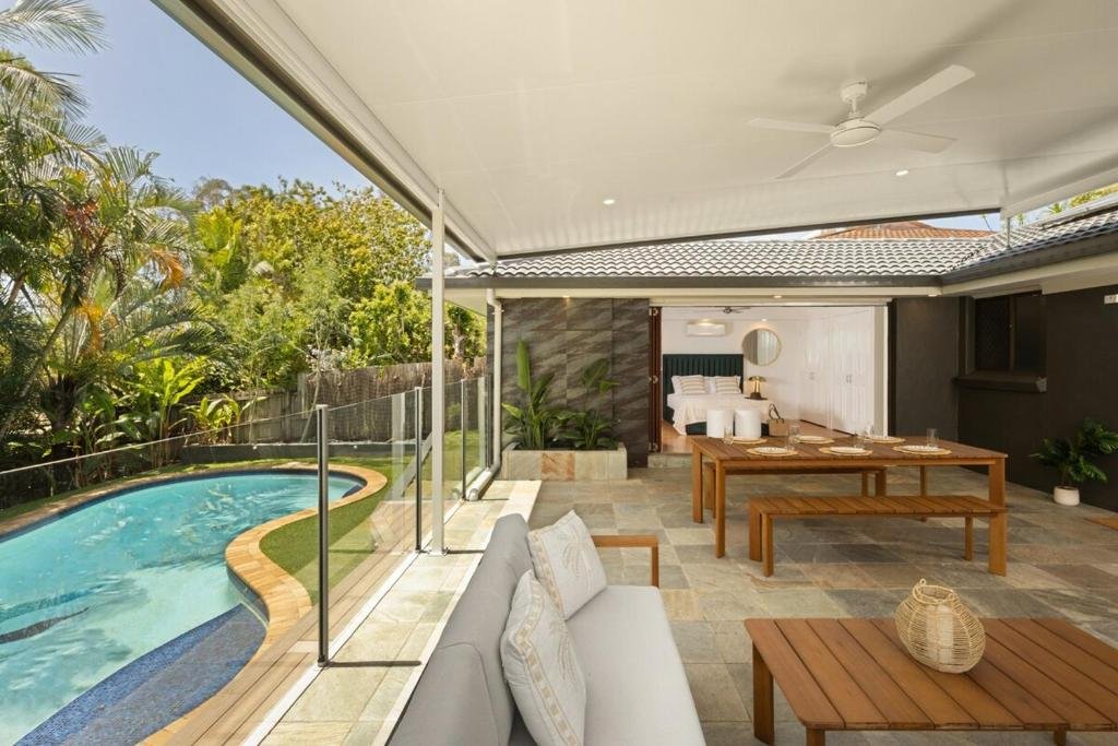 Gold Coast Oasis, 5BR Family Retreat, Pool photo 4