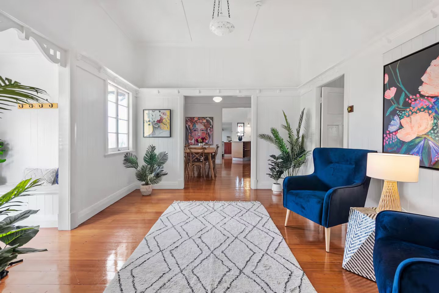 Charming 5BR Family Home w/Pool 10min from Airport