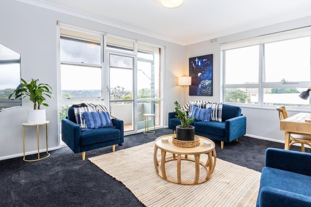 Mosman Views, 2bed, Parking, 15min Walk to Beach photo 2
