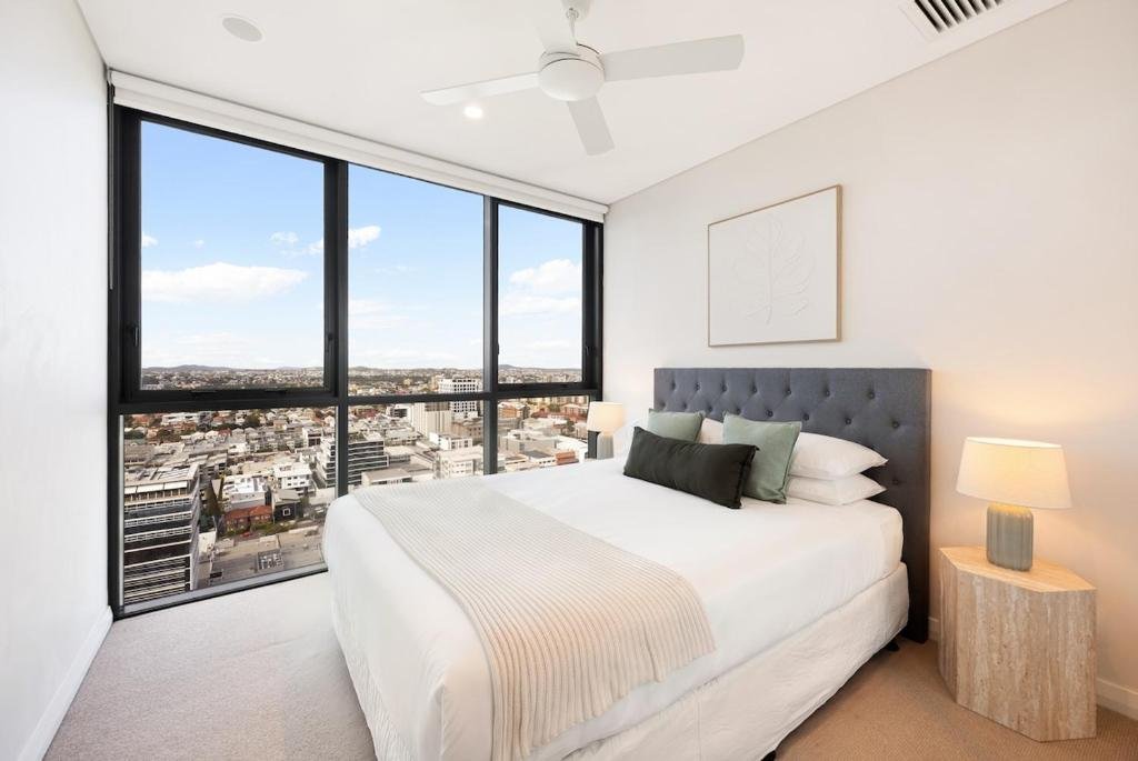 Utopia Deluxe Suite | 25th Floor Views, Pool & Gym photo 2
